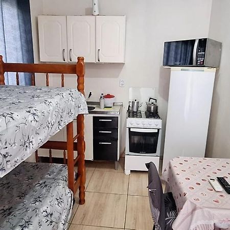 Kitnet S1 Em Torres-Rs - Na Mais Bela Praia Gaucha - Cozinha - Banheiro - Ar Condicionado - Tv E Wi-Fi - Estacionamento - Anfitria Superhost No Bnb Exterior photo