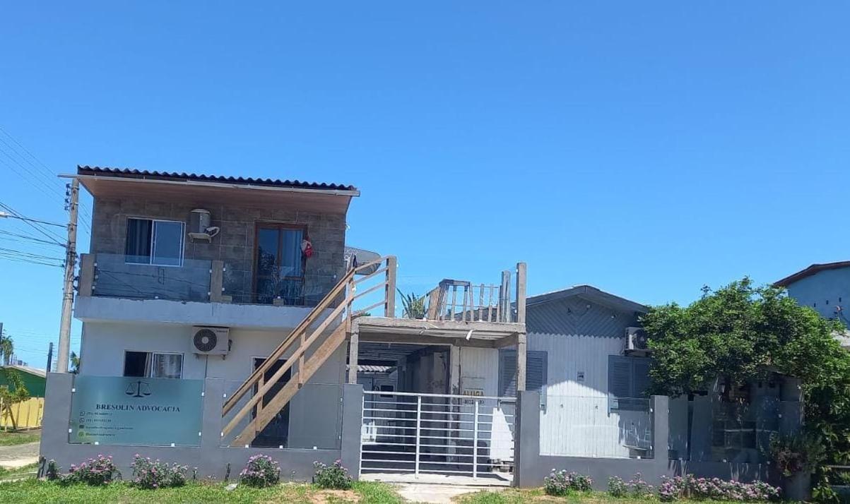 Kitnet S1 Em Torres-Rs - Na Mais Bela Praia Gaucha - Cozinha - Banheiro - Ar Condicionado - Tv E Wi-Fi - Estacionamento - Anfitria Superhost No Bnb Exterior photo