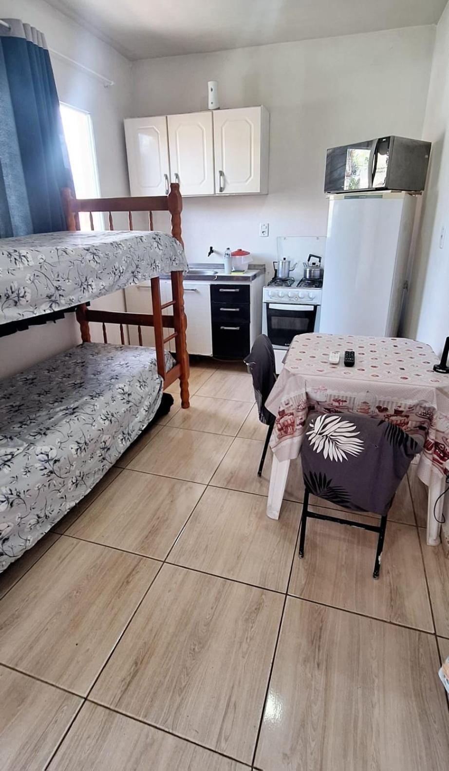 Kitnet S1 Em Torres-Rs - Na Mais Bela Praia Gaucha - Cozinha - Banheiro - Ar Condicionado - Tv E Wi-Fi - Estacionamento - Anfitria Superhost No Bnb Exterior photo