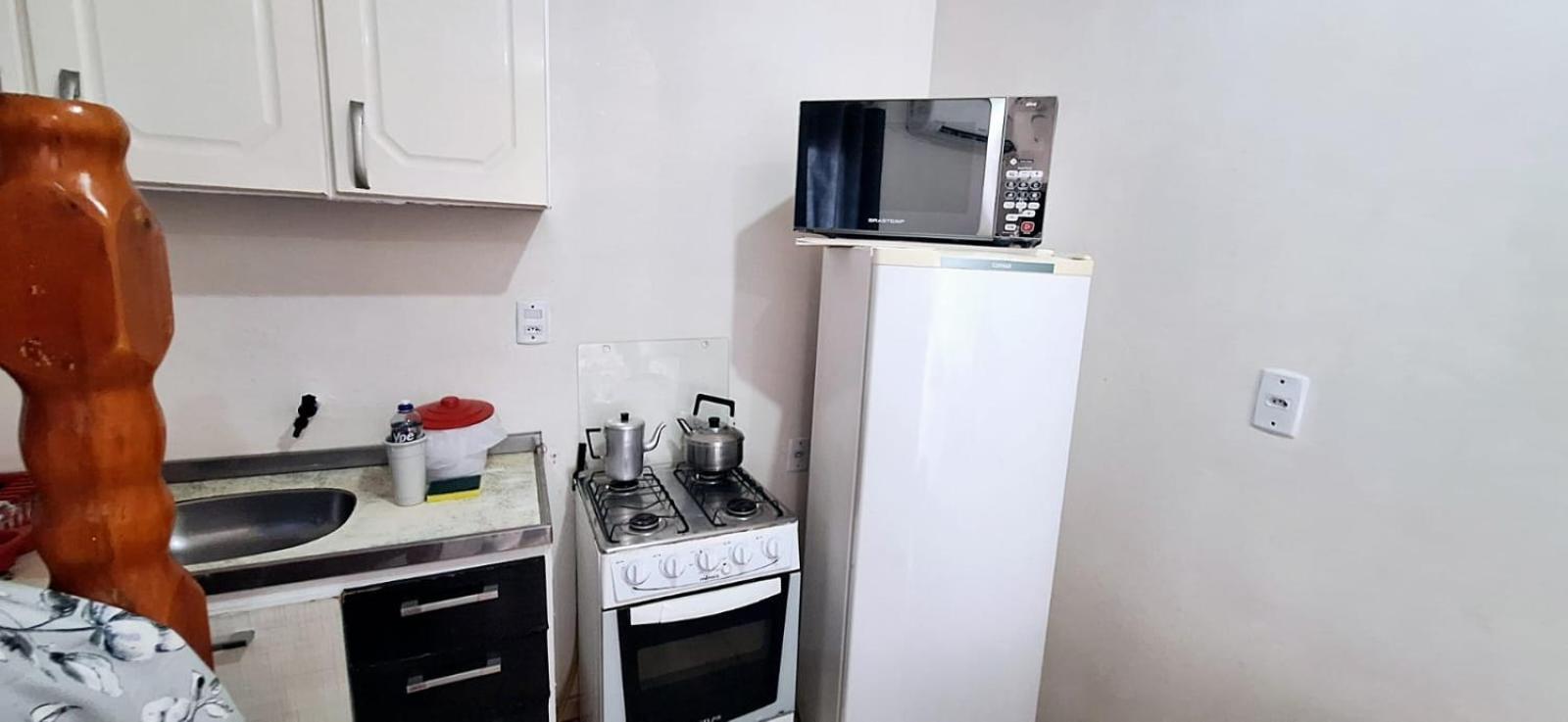 Kitnet S1 Em Torres-Rs - Na Mais Bela Praia Gaucha - Cozinha - Banheiro - Ar Condicionado - Tv E Wi-Fi - Estacionamento - Anfitria Superhost No Bnb Exterior photo