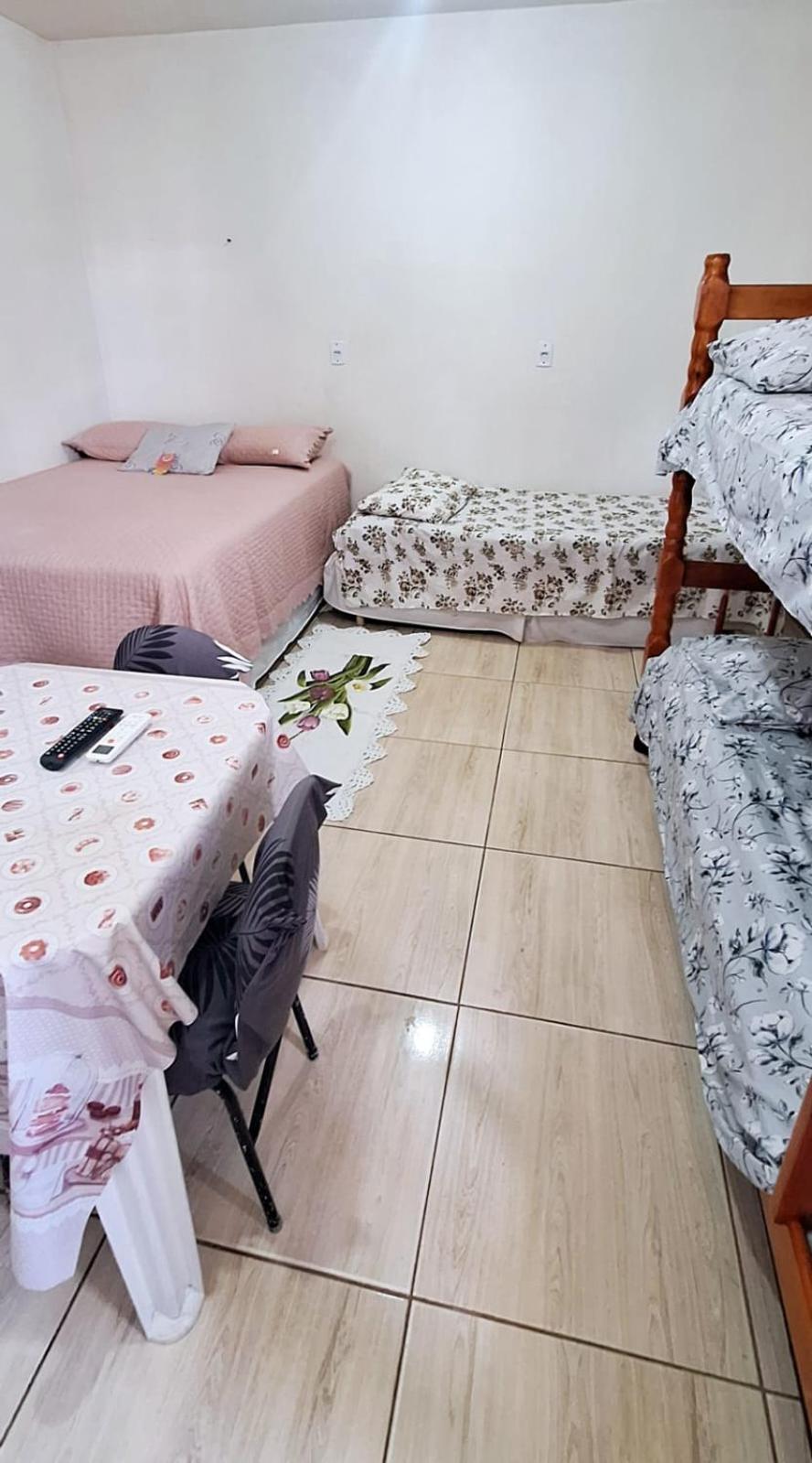 Kitnet S1 Em Torres-Rs - Na Mais Bela Praia Gaucha - Cozinha - Banheiro - Ar Condicionado - Tv E Wi-Fi - Estacionamento - Anfitria Superhost No Bnb Exterior photo