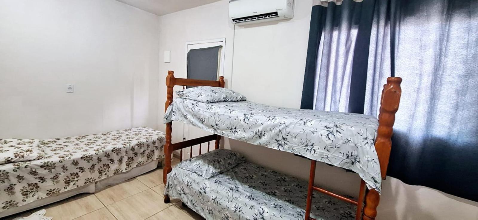 Kitnet S1 Em Torres-Rs - Na Mais Bela Praia Gaucha - Cozinha - Banheiro - Ar Condicionado - Tv E Wi-Fi - Estacionamento - Anfitria Superhost No Bnb Exterior photo
