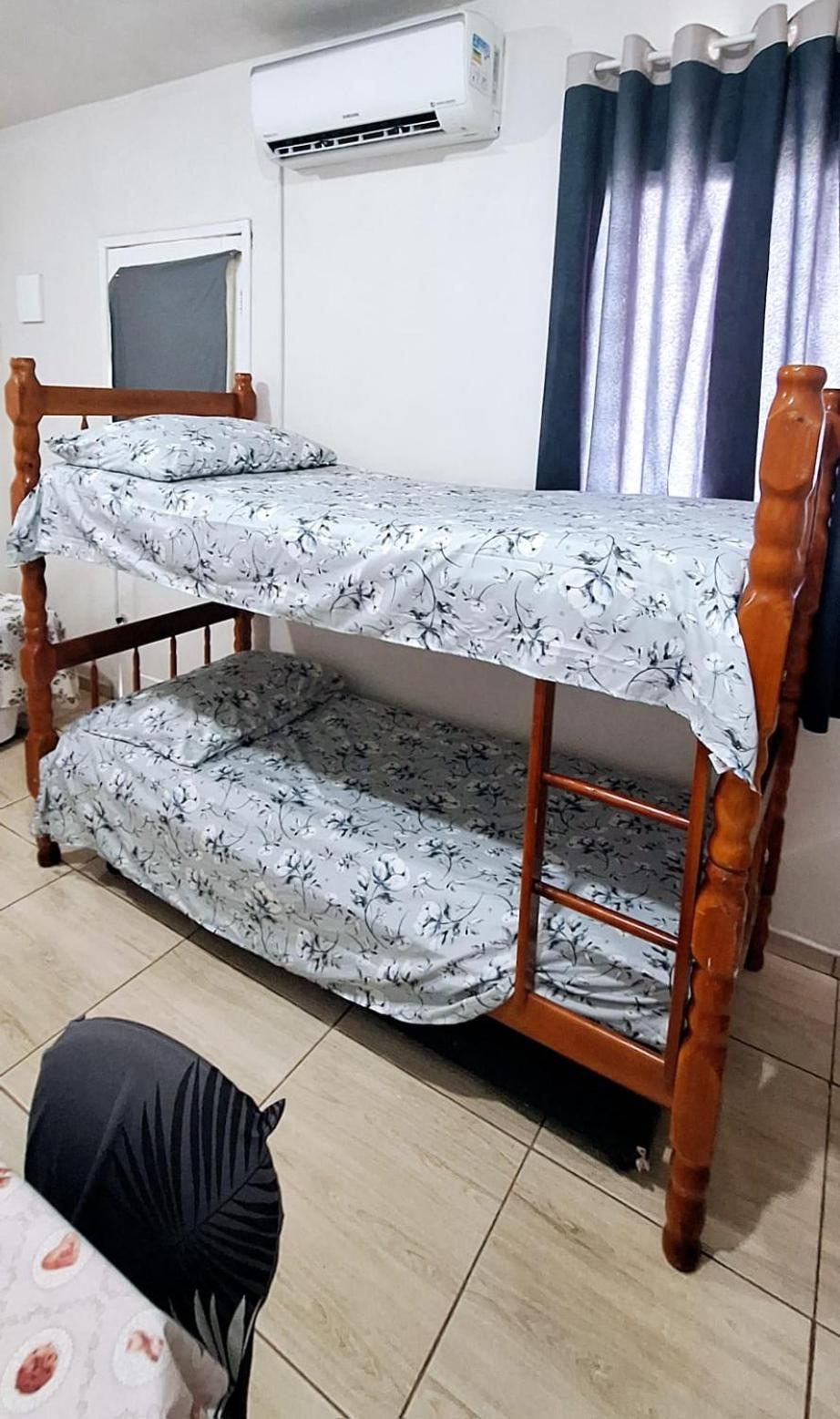 Kitnet S1 Em Torres-Rs - Na Mais Bela Praia Gaucha - Cozinha - Banheiro - Ar Condicionado - Tv E Wi-Fi - Estacionamento - Anfitria Superhost No Bnb Exterior photo